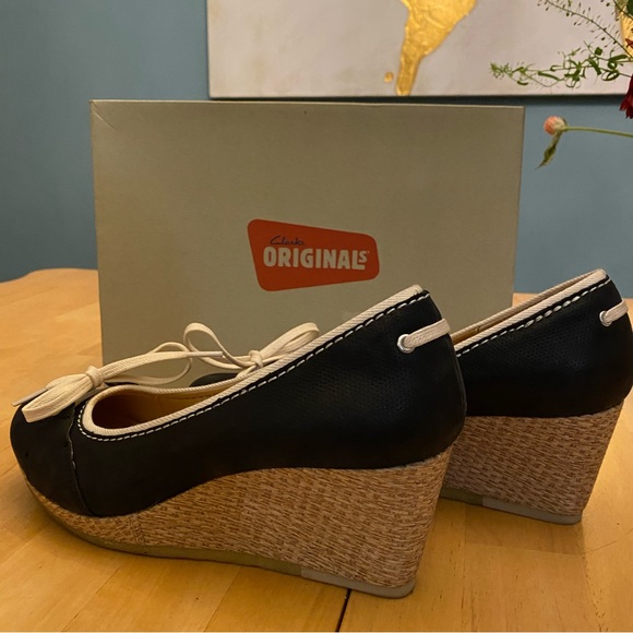 New in box,  Clark’s Originals- Vogue Rose Crepe Wedge Heels!! - Picture 3 of 7